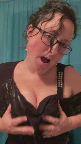 I don’t care how you sort your posts, I just want someone to see my boobs today : video clip