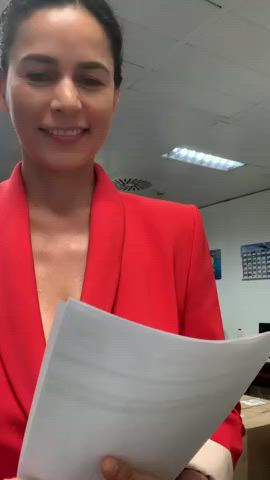 Bouncing at office : video clip