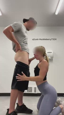 Throat fucked in the locker room at the gym : video clip