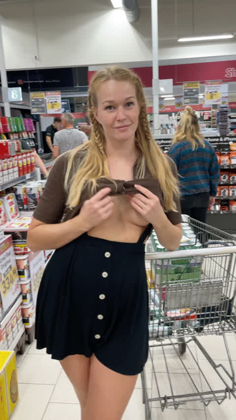 I try and sneaky flash everytime I stand in line, makes me horny and makes time pass quicker lol! getting all the eyes.. : video clip