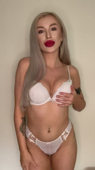 My first Striptease ever, hoe at least one person likes it 😇 : video clip
