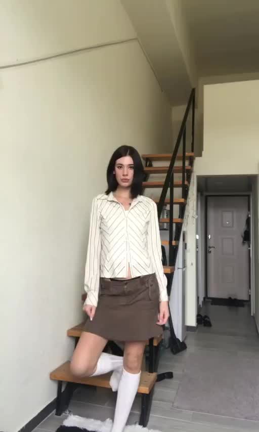 at school i'm a nice girl but as soon as i get home the show starts : video clip