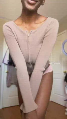 Stacked enough to be your girlfriend? : video clip