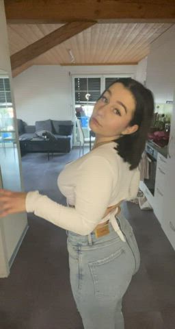Would you date a nerdy swiss student with my body type? : video clip