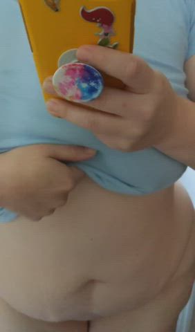 Jiggle before a shower : video clip