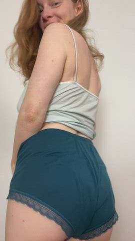 I'm sure someone out there needs a big titty drop from a 5'2 redhead! : video clip