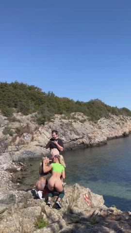 Beach Blonde Blowjob : video clip