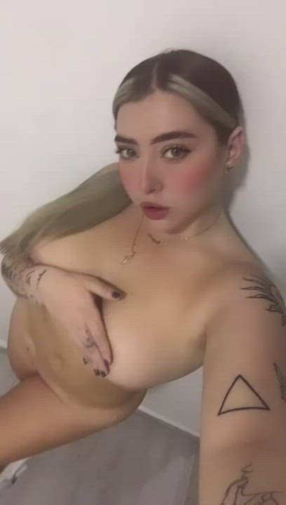 Saw another babe doing this pose and LOVED it. I wanted to try it too, how did I do? : video clip