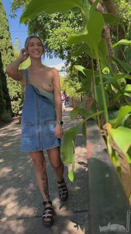 Just an ordinary day with my tits out at the zoo :) [GIF] : video clip