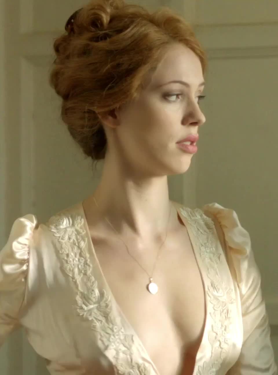 Rebecca Hall : video clip