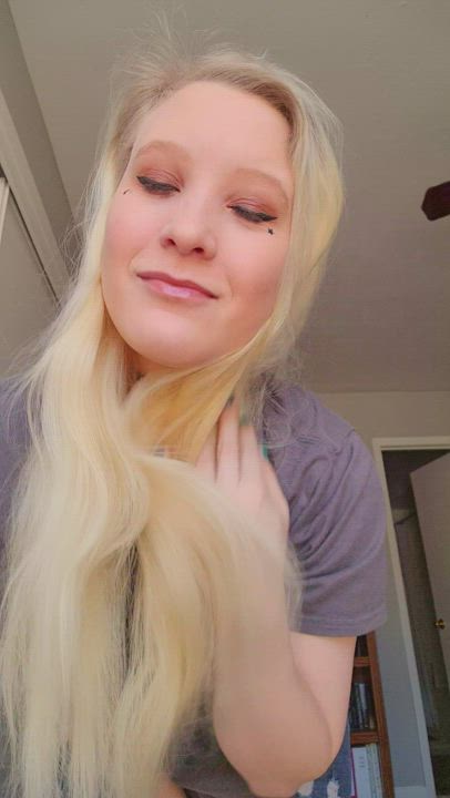 Would you consider fucking a 5'1 chubby gamer girl? : video clip