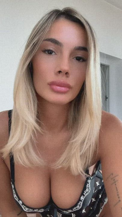 Hi to the same 4 guys who see me stripping half naked🥰 : video clip