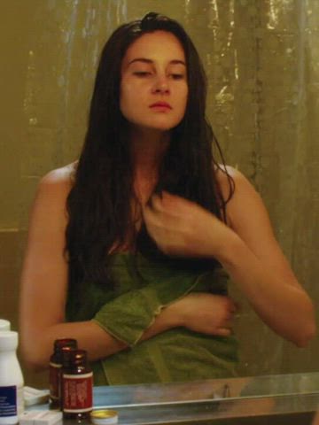 Shailene Woodley's titties : video clip