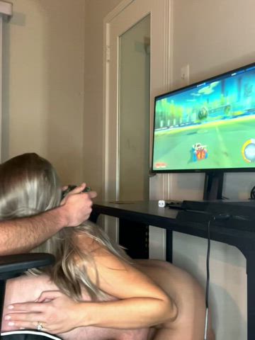 Distracting him from RL 😉 (OC) : video clip