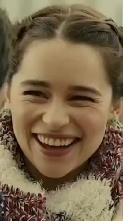 The two sides of Emilia Clarke : video clip