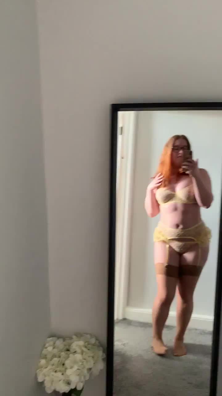 Pale and curvy :) : video clip