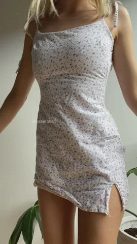 Do you like when tiny Aussie girls undress for you : video clip