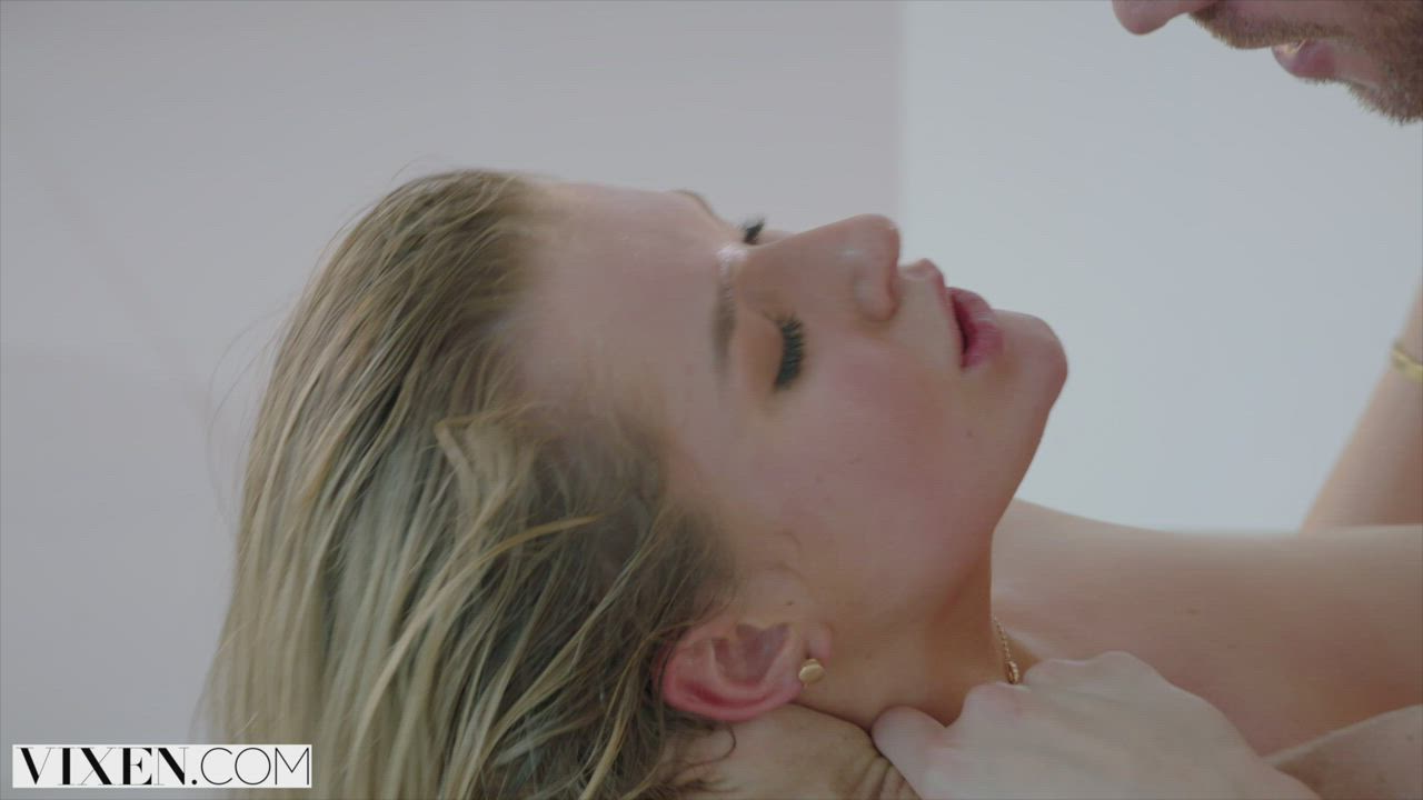 Sweaty Mia Melano legs and feet sticking out : video clip