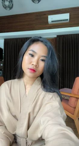 Do any older guys find Indonesian girls attractive? : video clip
