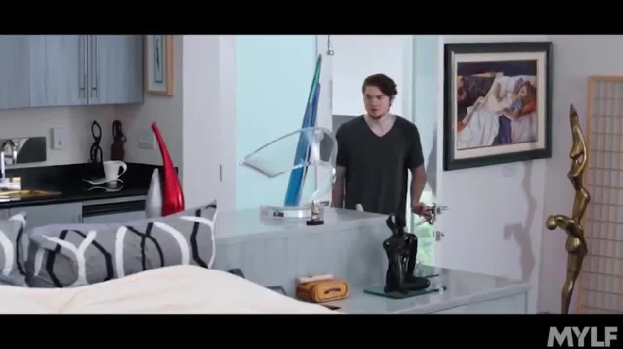 Krissy Lynn Fucks the Poolboy in the Morning : video clip