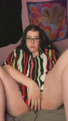 This pussy needs attention😳 : video clip