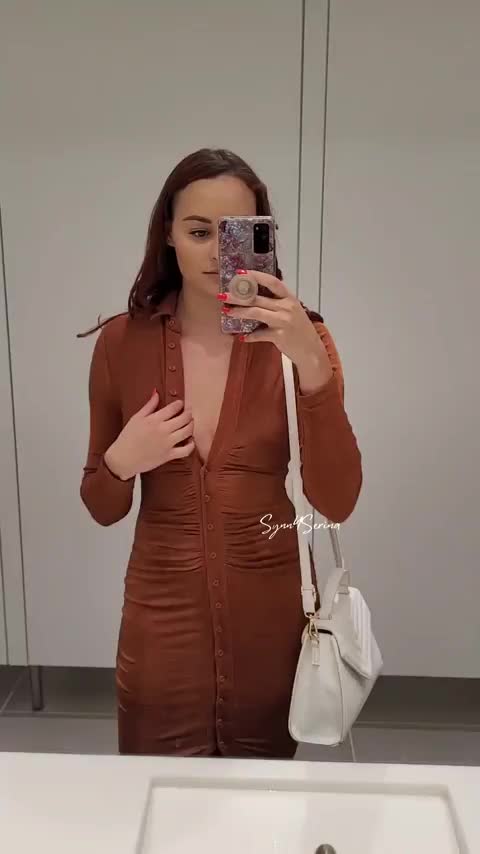 Just missed someone walking into the museum bathroom [OC] [GIF] : video clip