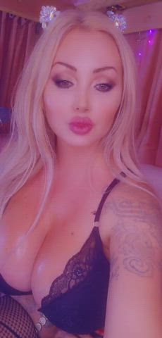 I hope you like me oiled up ❤ : video clip