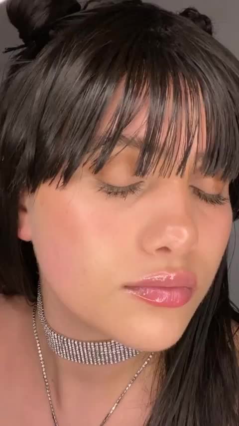 Are you awake? Can't sleep? Then look into my eyes : video clip