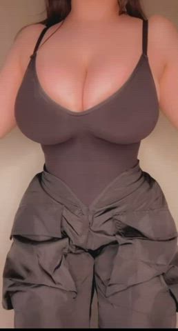 5’1 with some big natural titties : video clip