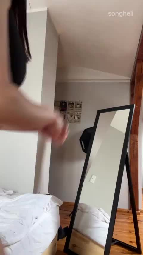 Any older man would like to taste my 19yo ass? : video clip