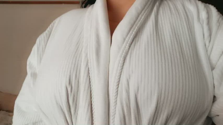 Fresh titty tuesdayyyy missed you in the shower 🤤💦 [reveal] [oc] [f] : video clip
