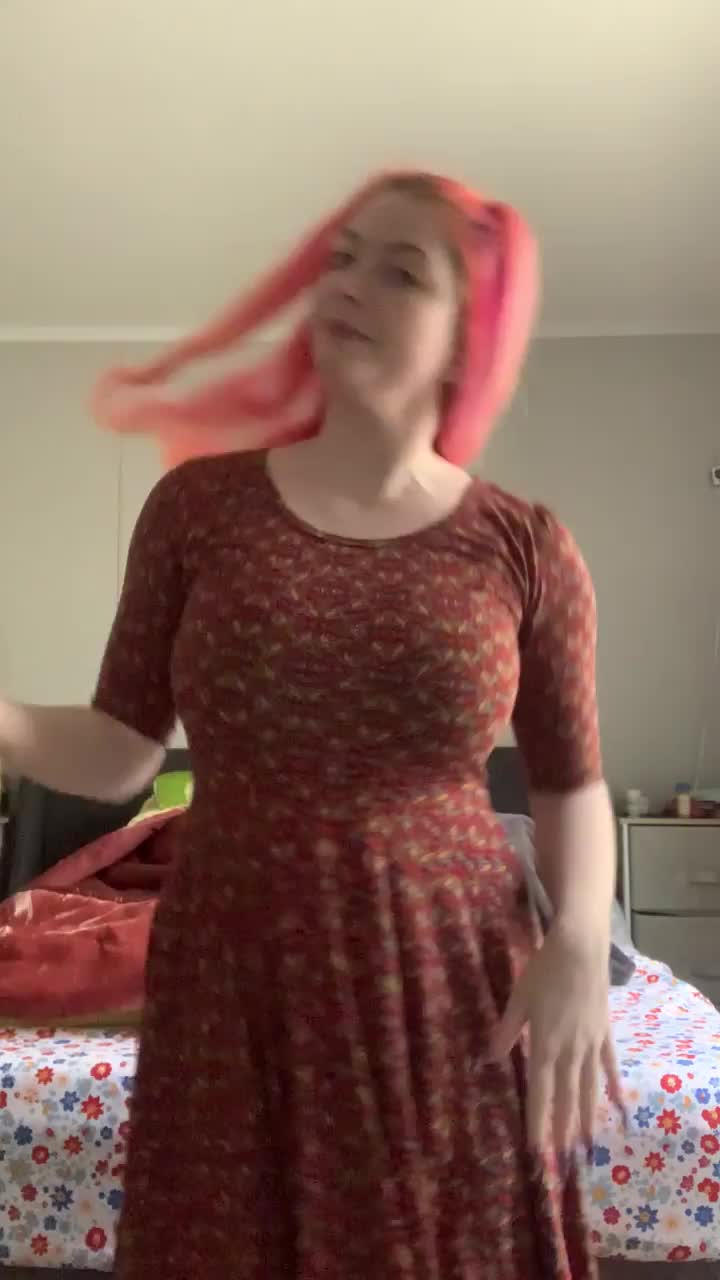 Hope you like my titties hiding under my dress [OC Reveal] : video clip