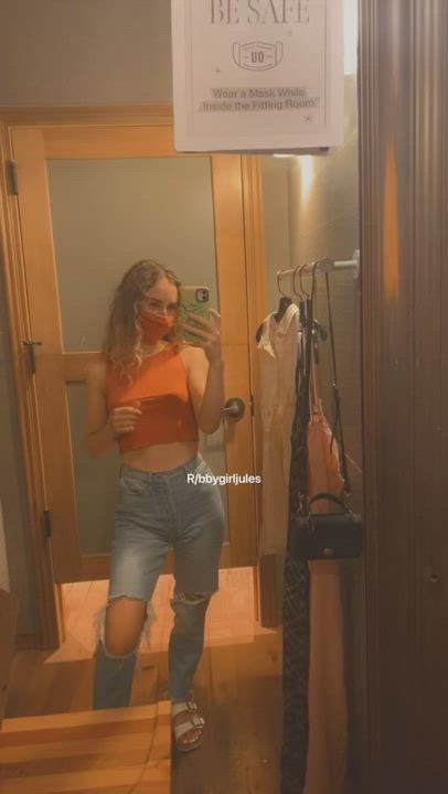 I need someone to have fun with me in the dressing room … I always get so horny! [GIF] : video clip