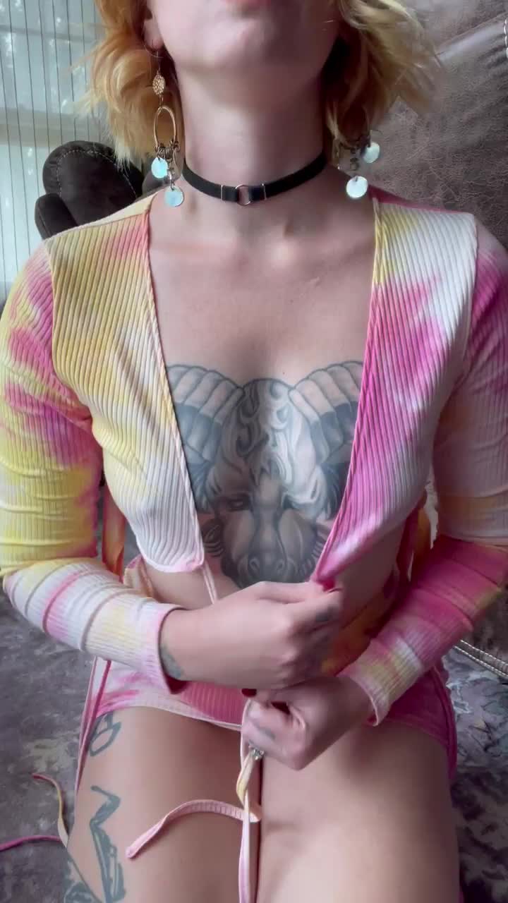 I’d love to put your face in my little boobies : video clip
