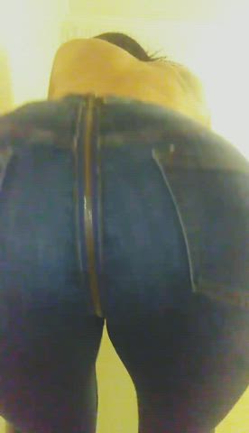 Zip me baby.. : video clip