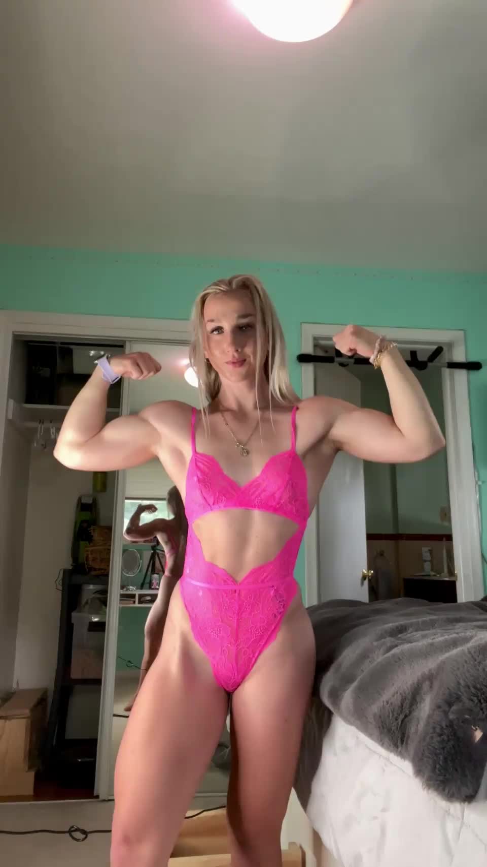 My curves are from the gym 😌 : video clip