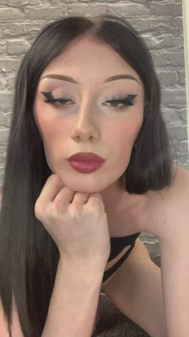 Would you let a t-girl get on top? 🤭🤭 : video clip