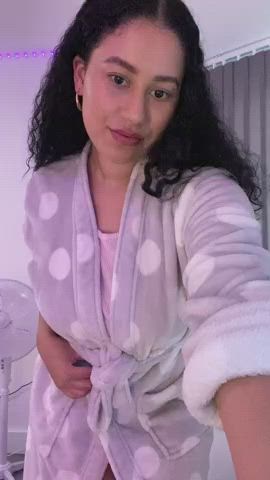 Can I be your sexy curvy girlfriend? Promise to never let you pull out! : video clip