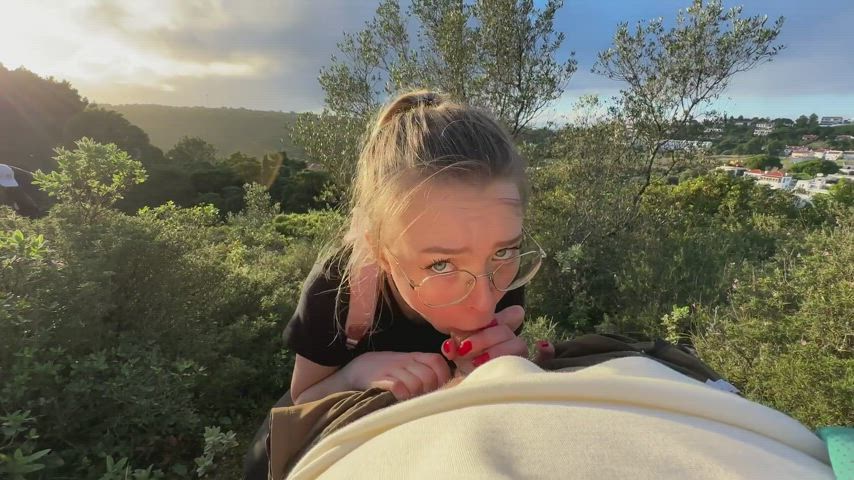 Caught! Public BJ on a Hike : video clip