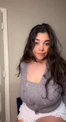 Wanted to present my Venezuelan natural boobs to you : video clip