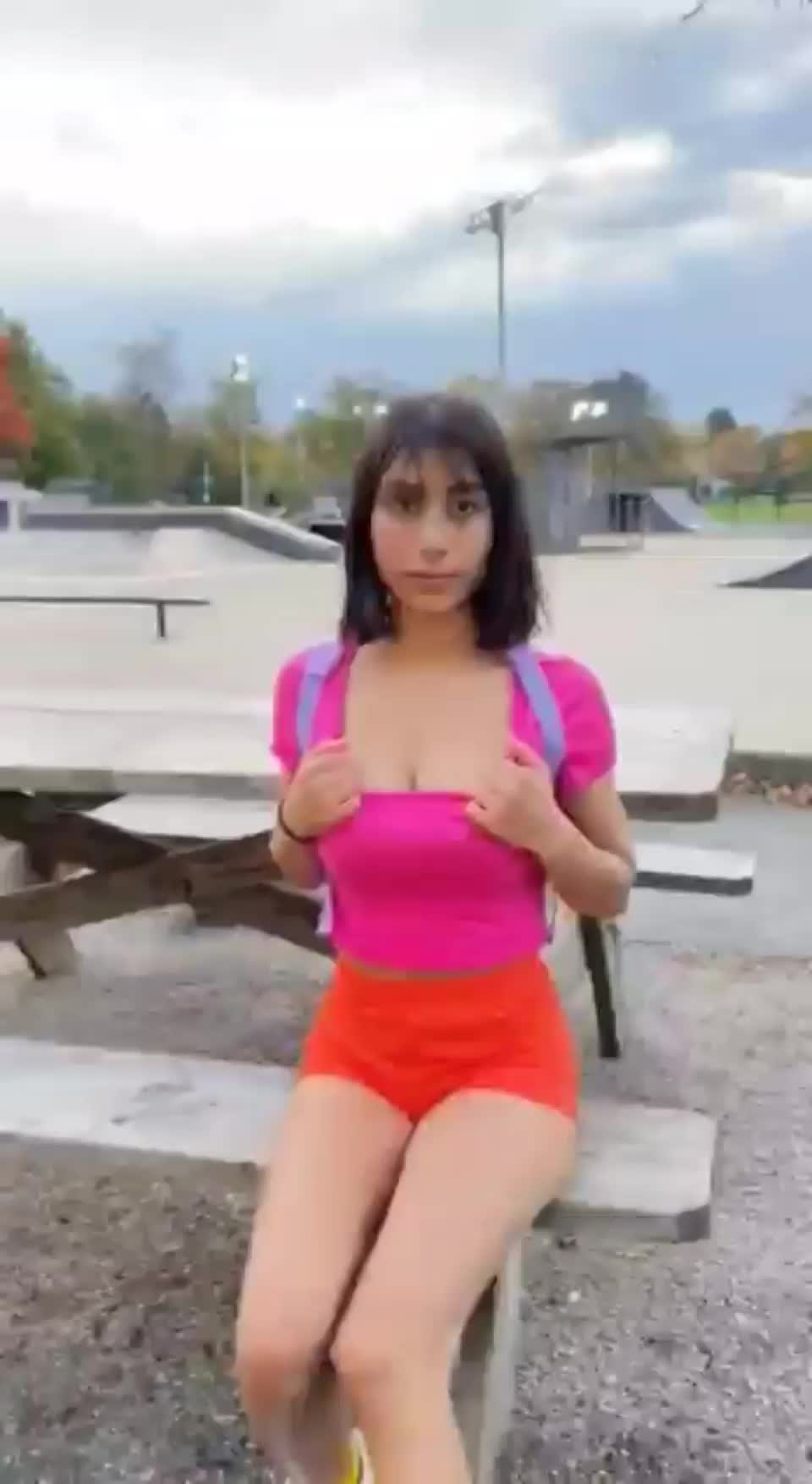 Would you fuck me in this park?🥰 : video clip