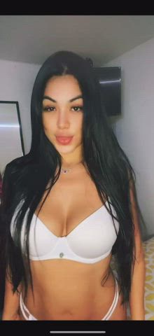 come use ur hands as a bra : video clip