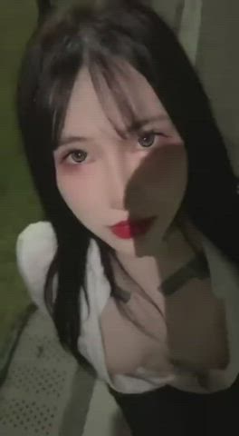 Who is she???? : video clip
