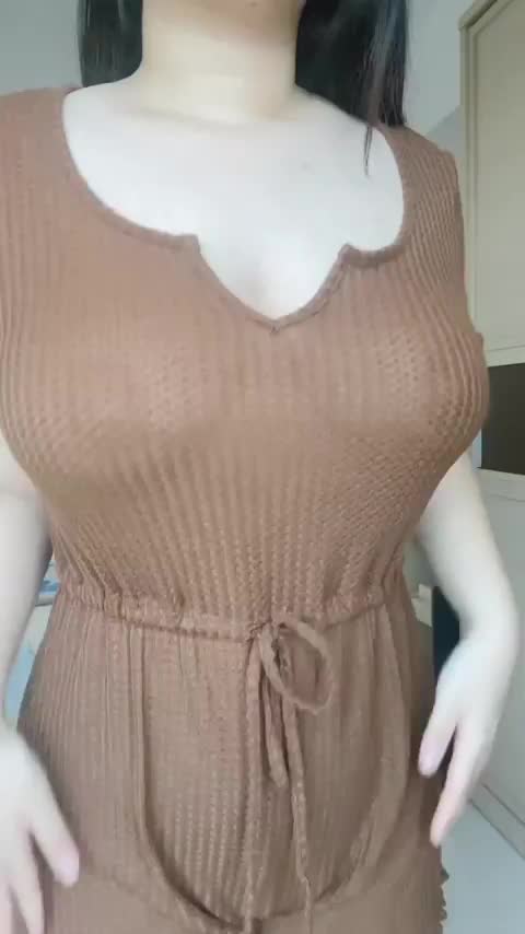 My asian boobs aren’t too saggy right? : video clip