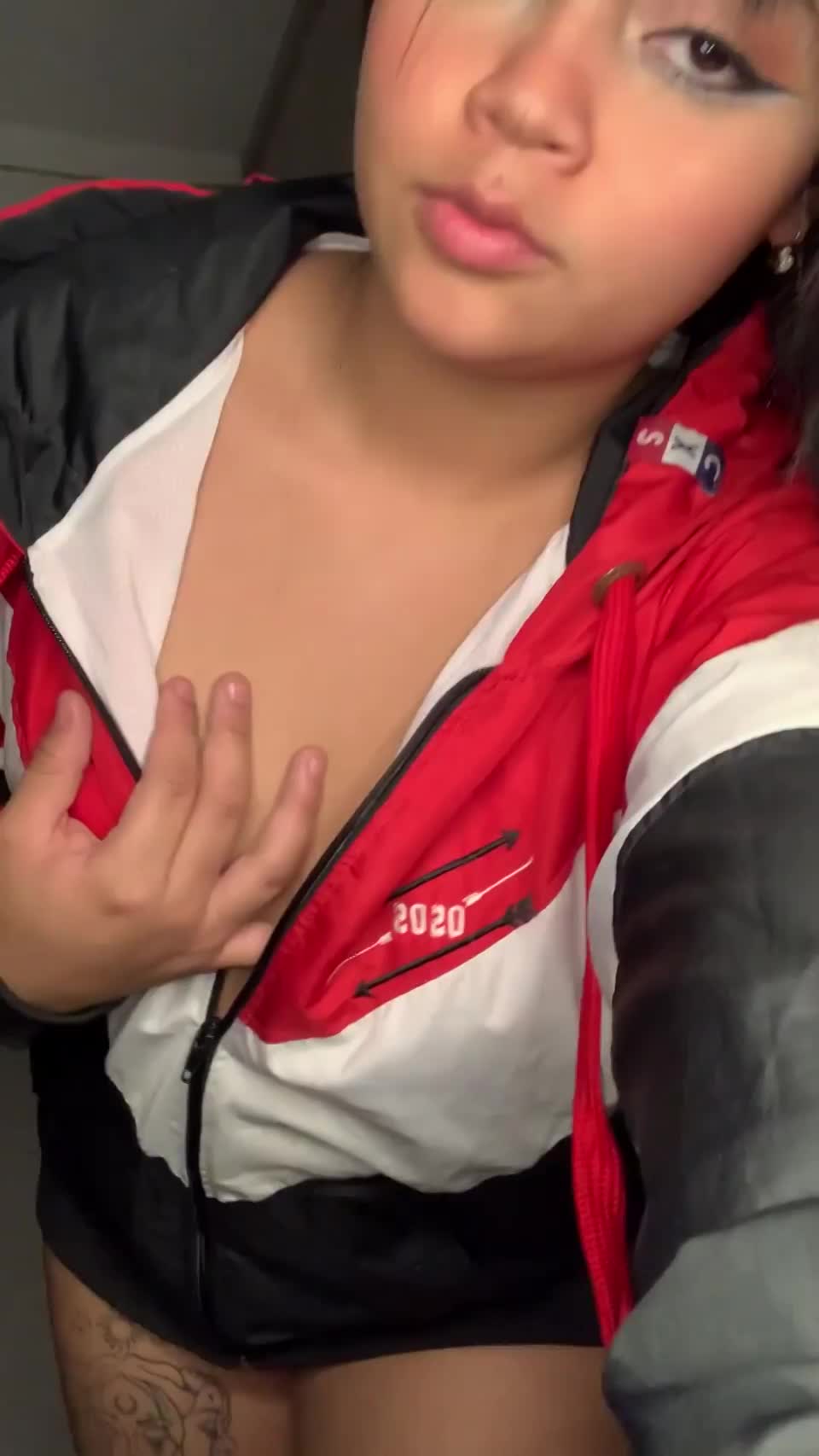 Am I cute enough to be more than your friend?? : video clip