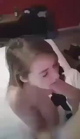 Do we know this tiny girl? : video clip