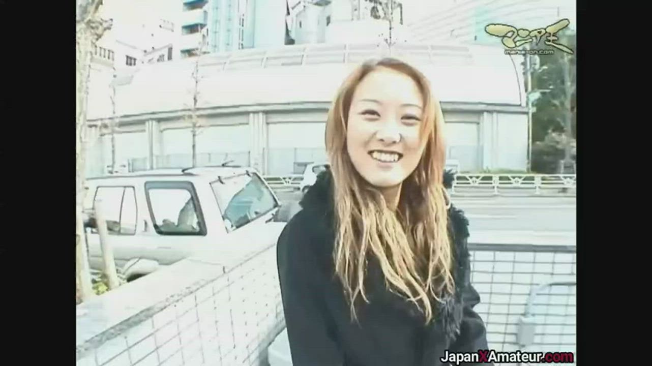 Japanese Girl Giving A Blowjob And Getting Fucked In Front Of A Subway Entrance : video clip