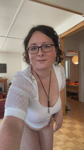 Is there any chance that you'd fuck a thick slut like me ? : video clip