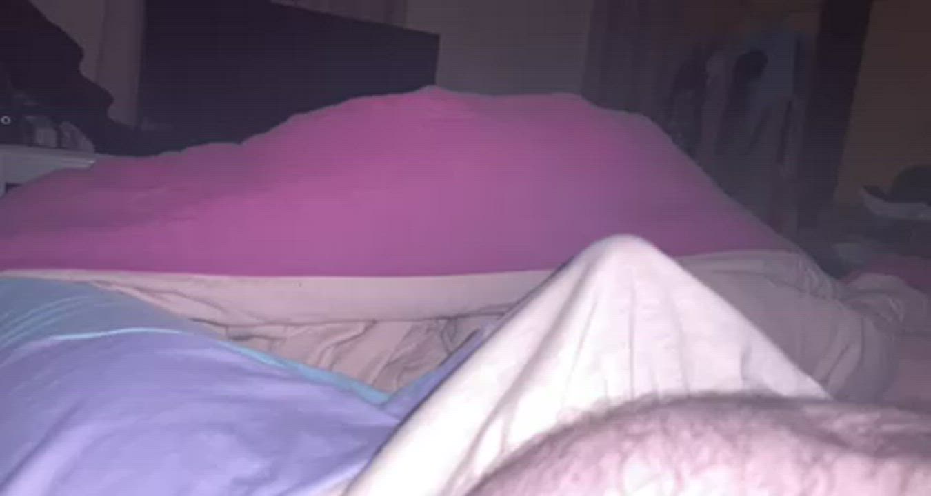 I love the way she strokes my c(oc)k : video clip
