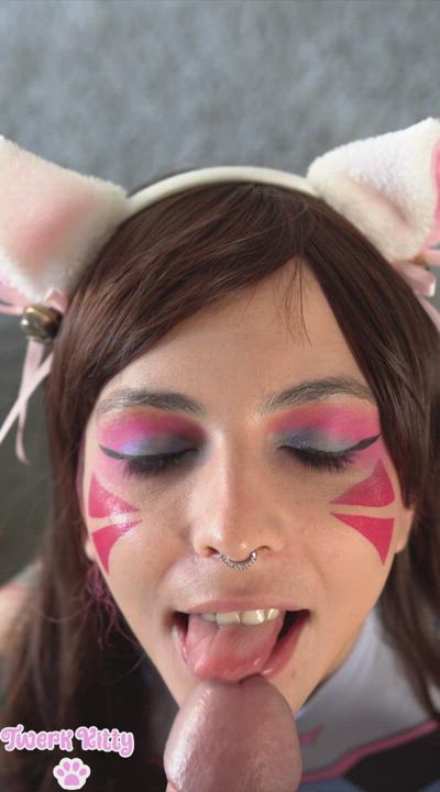 D.va receiving her pre-game treats, by Twerk Kitty : video clip